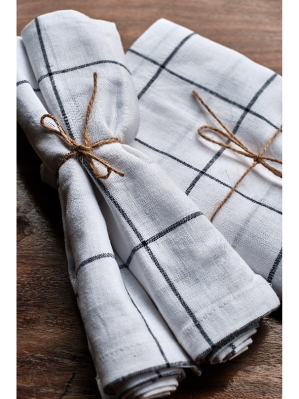 Window pane Linen Blend Runner and Napkins Set